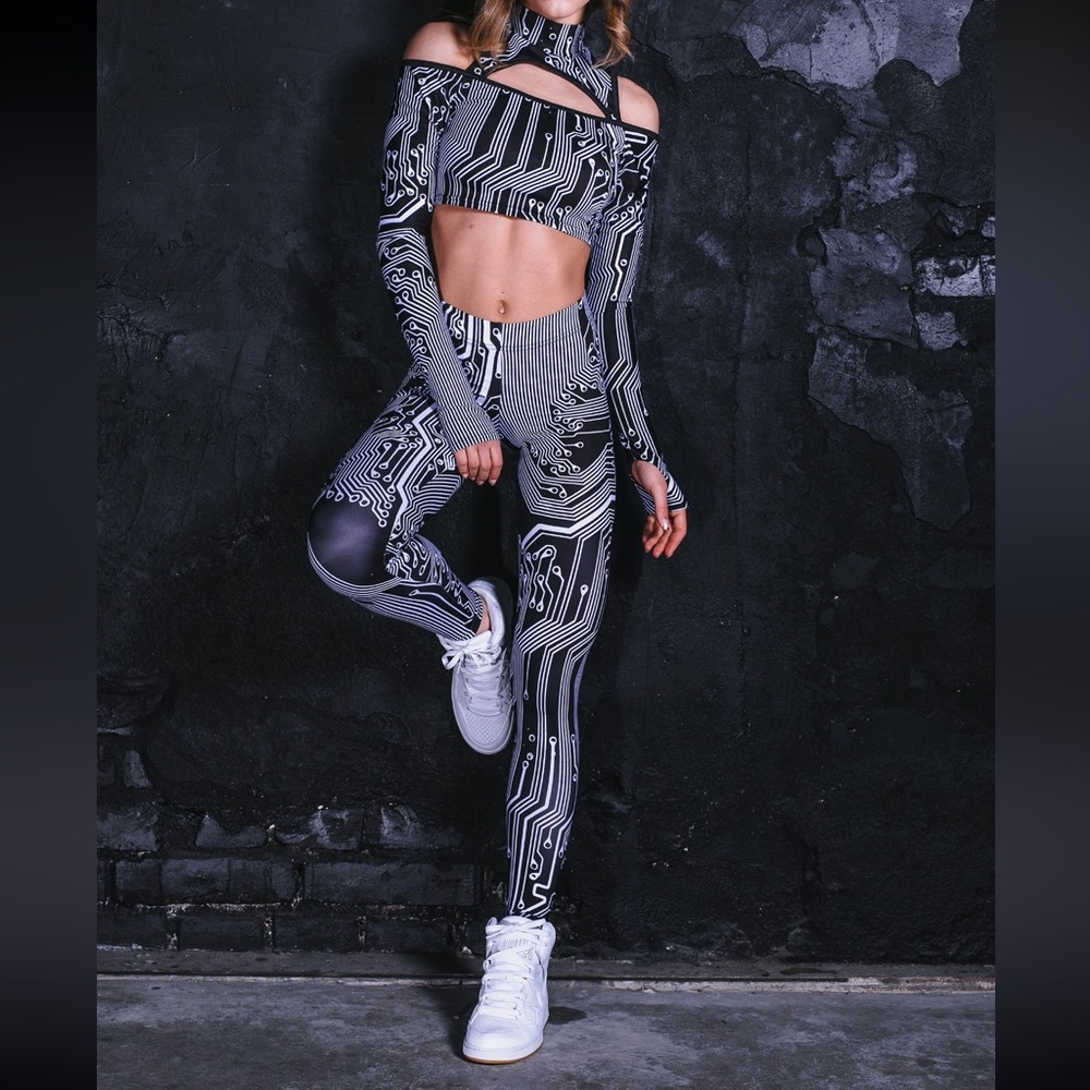 Devil Walking Women's Circuit Board Top and Bottom ● Black ● L